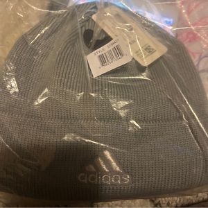 NWT ADIDAS AUTHENTIC WOMENS SOFT STRETCH ONE SIZE FITS ALL LIGHT GRAY BEANIE HAT